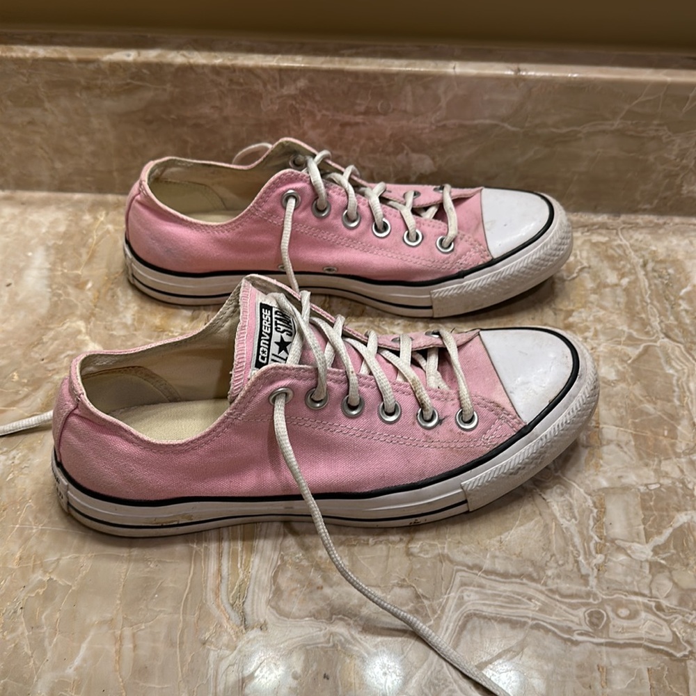 Converse - Picture 2 of 8